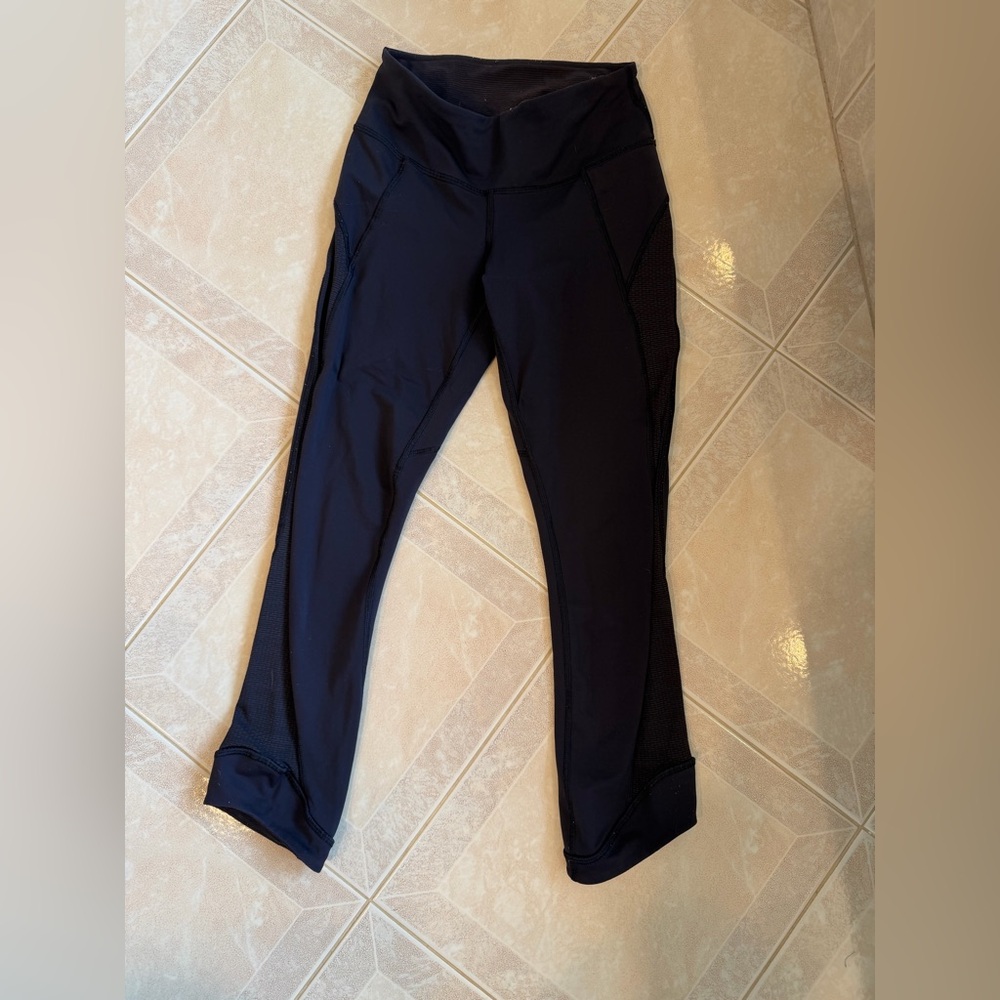 lululemon athletica navy blue capri Leggings 21” size 2